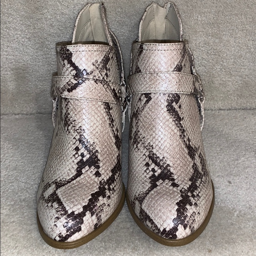 NWOT Fergalicious Snakeskin Design Booties - Picture 3 of 6
